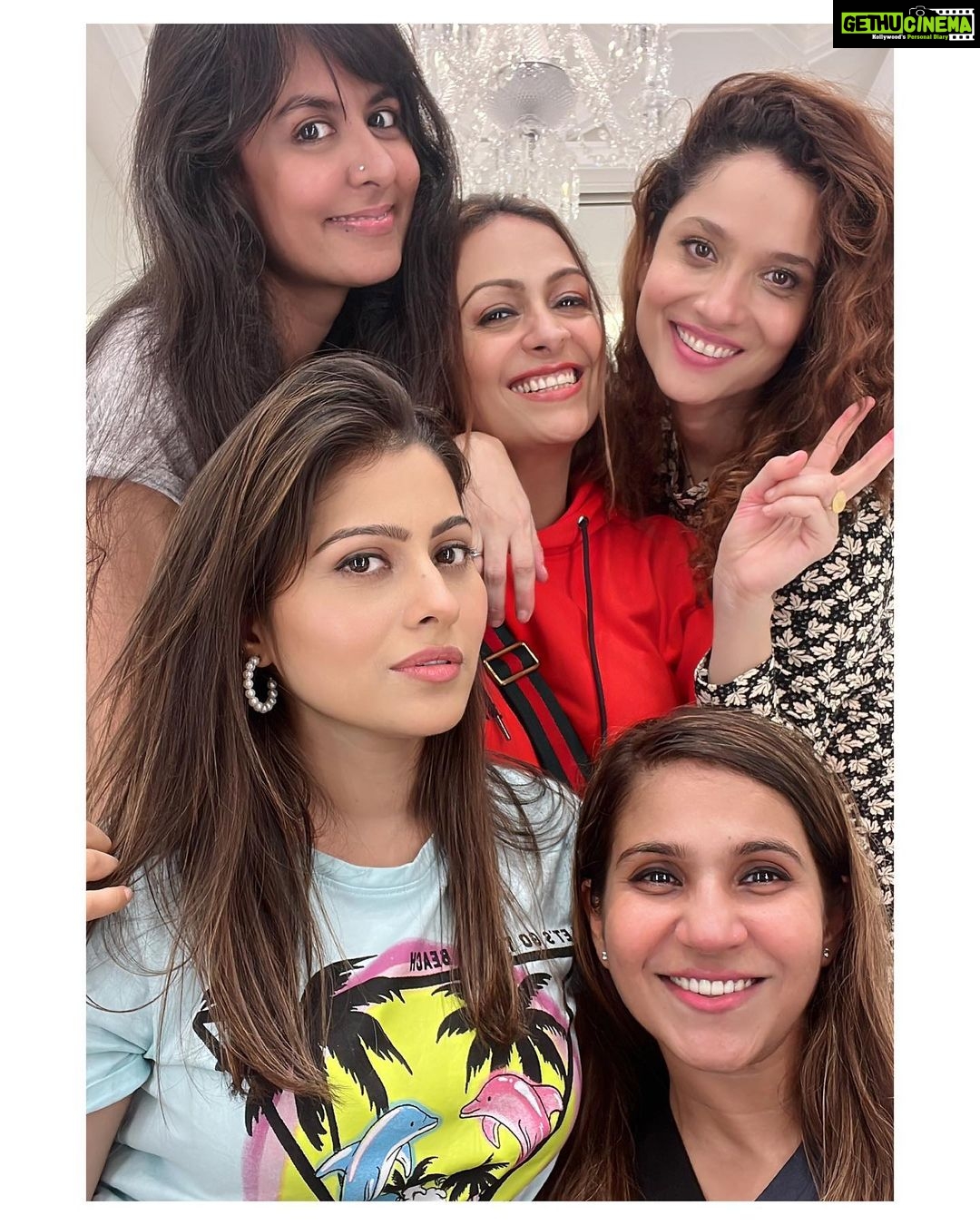 Ankita Lokhande Instagram - Kyu ki har ek friend zaroori hota hai ❤️👋
