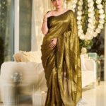 Ankita Lokhande Instagram – सिलाई आदि का निशुल्क प्रशिक्षण प्रदान कर रोज़गार दिया जा रहा है! यहाँ के खादी एवं सूती वस्त्र सुंदर तो हैं ही पर स्वास्थवर्धक, अहिंसक एवं त्वचा के अनुकूल हैं।

भारत पुनः प्रति भारत हो और कालजयी भारतीय  हस्तशिल्पों की यह समूची धरोहर हर युग मैं बनी रहे यही चल चरखा का उद्देश्य है। इस पुनीत कार्य को करने के लिए आइये चल चरखा के उत्पादो को अपना कर हज़ारों महिलाओं को आत्म निर्भर बनाये। उनके बच्चों को शिक्षा और उनके घर मे खुशियों के दीप जलाए।

#अपनापन #अहिंसा #खादी #हथकरघा #हैंडलूम #आत्मनिर्भरभारत #बुनकर #apnapan #hathkargha #handloom #handloomweavers #employment #wellbeing #harmfreeclothing #noanimalcruetly #atmanirbharbharat #vidyasagar_ji_maharaj #weaver #रोजगार #अहिंसा #स्वास्थ्य #हस्तनिर्मित_वस्त्रों #हथकरघा #हैंडलूम