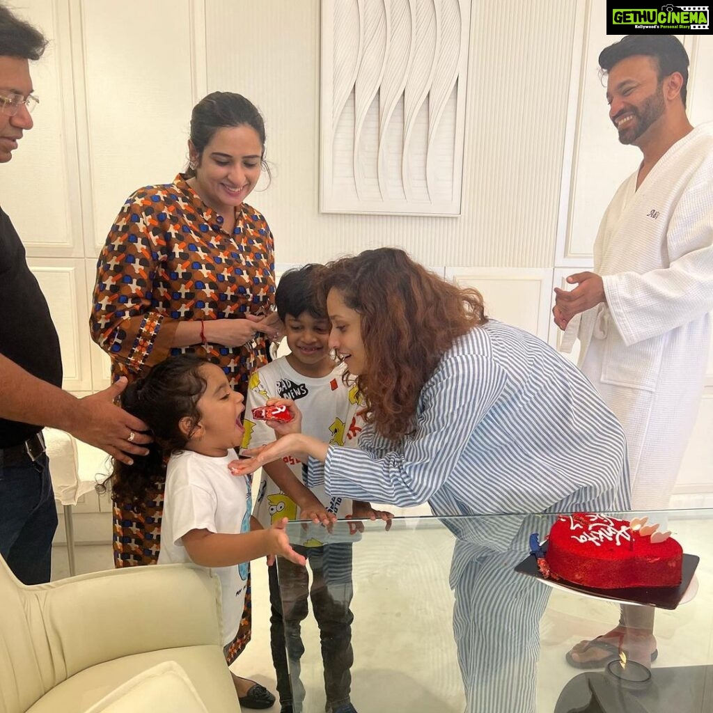Ankita Lokhande Instagram - Happy 6 months to us baby 👶 Thanku family to making it so special. Love u guys… special thanks to my lovely bhabhi for making it so memorable. I m already missing everyone. Jaldi aana wapas.. lots of love ❤️ Riya Vivaan chachi is missing u 😘