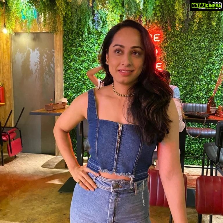 Ansha Sayed Instagram - One of the few and shortest Saturday night out with @ghalib_ka_khayal @gaurravgidwani.. Guys pls don't forget to try the avacado and feta bowl @brewdogbandra I know I am a little slow on a weekend but it was indeed a good one..love the buzz which @brewdogbandra has created in the suburbs.. Way to go !!! Bandra West