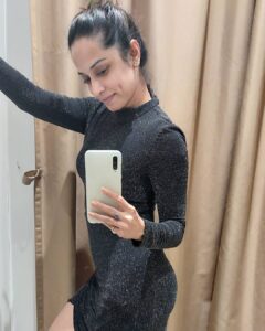 Ansha Sayed Instagram - First selfie of 2021...post cheat meal..it is probably the sugar rush that is making me look fresh like a Daisy 🌸🌸