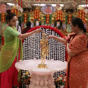 Ansha Sayed Instagram - Yesterday had the opportunity to Visit BAPS Swaminarayan temple with Mom.
Have heard not many get a chance to do Abhishek here !
Indeed Truly Blessed !