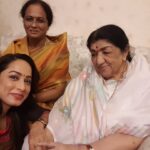 Ansha Sayed Instagram - Happy Birthday Lata Didi.. I don't even have words to express how Much we love you @mangeshkar.lata 🙏🙏🙏🙏🙏 Mahalakshmi Temple, Breach Candy Mumbai