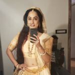 Ansha Sayed Instagram - Bijli Giraane main hun aayi..Kehte hai Mujhko.......💃💃 With all due Respect.. Sridevi mam 🙏🙏 Glad I shared the screen with you in Malini Iyer