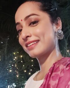 Ansha Sayed Instagram - Felt cute might not delete later wala post 😌 ☺