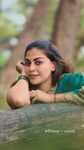 Anusree Instagram - നീ അരികിൽ നിൽക്കും നേരം
 പ്രണയം കൊണ്ടെൻ കരൾ പിടയും....

Video @pranavcsubash_photography 
Cuts @abhishek.g_a 

#reelvideo #reelinstagram #reelsinstagram #reelsindia #malayalamcinema #malayalamsongs #reel #reelsviral #reelitfeelit