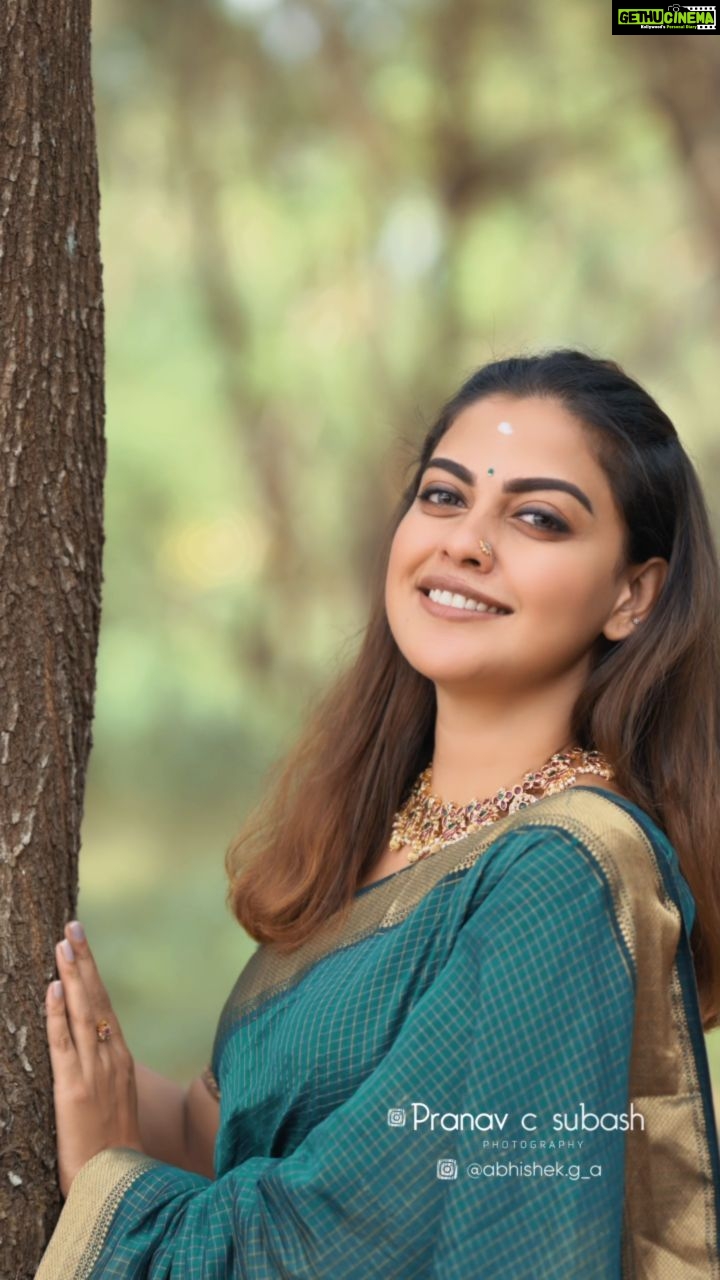Anusree Instagram - സത്യഭാമേ......♥️♥️ #newreel #reelitfeel #réel #reelofthedąy #reelvideo #reef #reelitfeel #reelindia❤️❤️ #reelkarofeelkro #reeltofeel #trending #trendingsongs #trendingnow #trending #songs Video @pranavcsubash_photography Cuts @abhishek.g_a