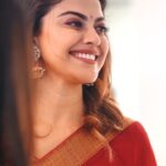Anusree Instagram - Deeply in love....♥️♥️♥️ Video @unnisurendran #réel#reelitfeelit❤️❤️ #reelskarofeelkaro #reellove #reelexplore #reelforyou #reel#reddress #redsaree #sareelove #saree #malayalam