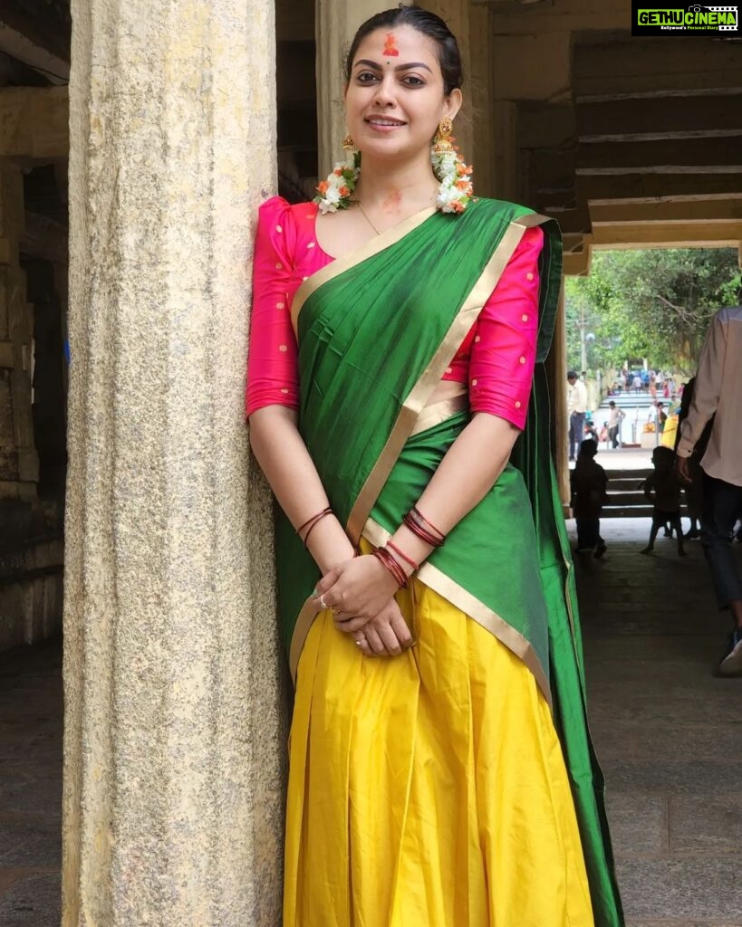 Anusree Instagram - I feel like royalty in my traditional outfit...💖🧡💚 @nidhinmaniyan @mahesh_bhai #temple #templelooks #traditional #traditionalwear #
