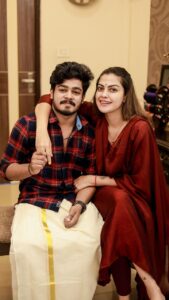 Anusree Instagram - Reel duet with Birthday Boy....

എത്ര വിളിച്ചാലും... എന്തു പറഞ്ഞാലും
എന്നോടെന്തിനീ നീരസം....
എത്ര നുകർന്നാലും തീരാത്ത പൂ തരാം
എന്തേ നിനക്കിത്ര താമസം...
എന്തേ നിനക്കിത്ര താമസം....

Video @mahesh_bhai 
Edit @im.jishnu 

#reelsvideos #réel #reelsindia #reellife #reelsinstagram😍 #reelskarofeelkaro #newreel #reellove #reelfriend#reelpartner #duet #birthdayboy #reellovers❤️