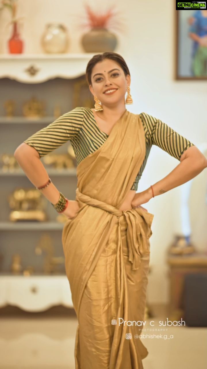 Anusree - 88.2K Likes - പരുമല ചെരുവിൽ....😁
Going with the trend....just for fun....I'm not trying to imitate urvashi chechi 's iconic performance...it is a trending song so watch and smile hehhehe😋....
Video @pranavcsubash_photography
Cut& Edit @abhishek.g_a
MaH @pinkyvisal
Stylist @sabarinathk_
Earring @varuthri_findings
#reels
#reelsinstagram #reelsviral#reelkrofeelkro
#actress #accessories #earrings #saree #varuthrifindings