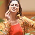 Anusree Instagram – അവനൊന്നു മിണ്ടുമെങ്കിൽ
അല തല്ലുമെൻ്റെ സ്നേഹം…
അവനൊന്നു തേടുമെങ്കിൽ
കൊതി തുള്ളുമെൻ്റെ മോഹം….

Video @pranavcsubash_photography 
Cut&edit @abhishek.g_a 
MuH @mukeshmuralimakeover 
Stylist @sabarinathk_