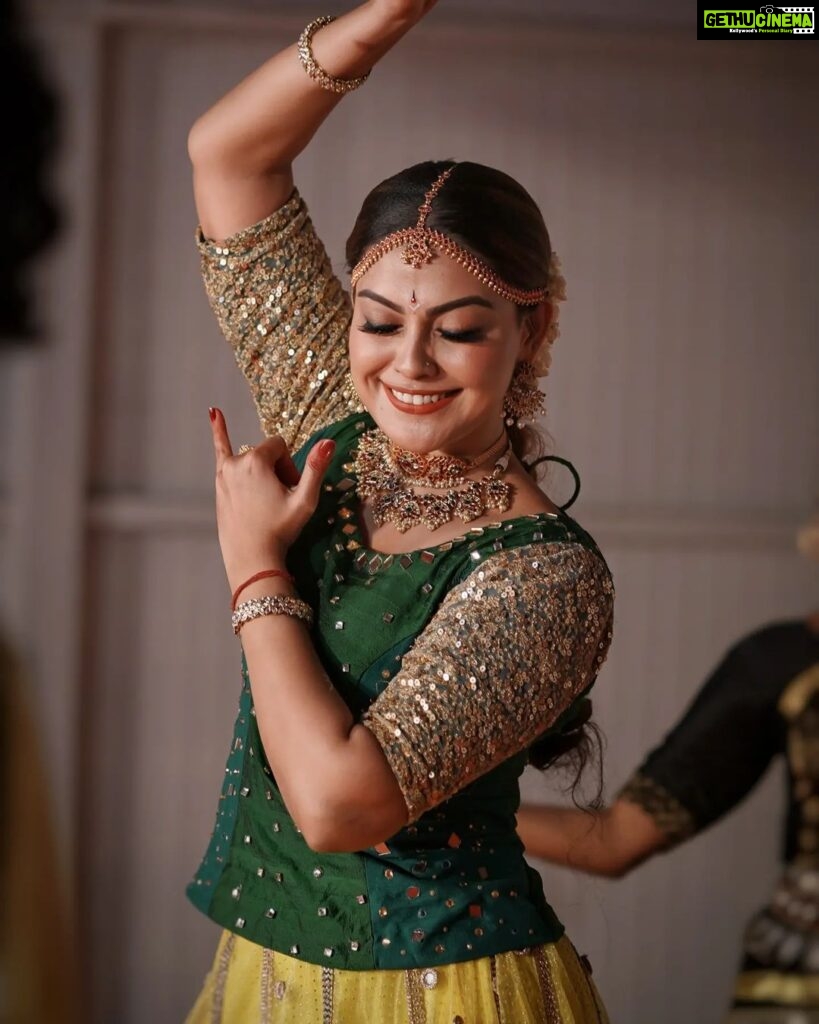 Anusree Instagram - Take more chances, dance more dances. ... International dance day is a blissful way to thank our dance gurus... Thanks to all my gurus and especially you Biju chettan @bijudhwanitarang who guides my every step . Although I am not a classically trained dancer..you are my perfect guru. Every dance movement l perform is because of the love and respect for you biju chettan. Thank you for being so patient while teaching me an art from that I'm passionate about. Happy international dance day to all..... @bijudhwanitarang ...