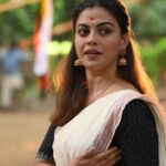 Anusree Instagram – Thanku for all the acceptance..blessings..and positive reviews for our beautiful film Kallanum Bhagavathiyum ..If you have not seen it yet ,rush to the nearest theatres and support us with your love..

@eastcoastvijayan @vishnuunnikrishnan.onair @mokksha_official 

#kallanumbhagavathiyum #movies #newrelease