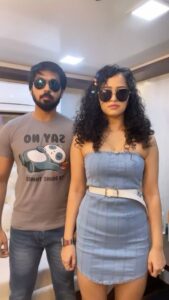 Apsara Rani Instagram - 🤪 #jigglejiggle #dancereels #dance #trendingreels #maanas #maanasnagulapalli #apsararani #actor #actress #mymoneydontjigglejiggle