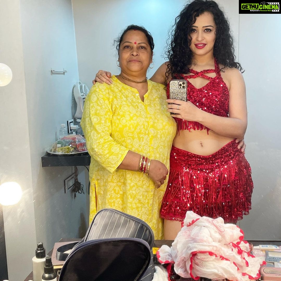 Apsara Rani Instagram - Catch me performing today at BIGGBOSS nonstop GRAND FINALE on @disneyplushotstar and @starmaa at 6pm @officialbigboss6telugu @biggboss_nonstop_telugu @biggbossnonstopupdates