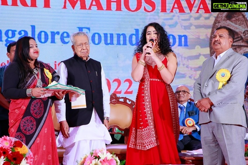 Apsara Rani Instagram - I’m so overwhelmed and grateful to receive a memento from GOVERNOR OF ANDHRA PRADESH Shri Biswabhusan Harichandan ji🙏🏻 . . . #biswabhusanharichandan #andhrapradeshgovernor #andhragovernor #governmentofindia #andhragovernment