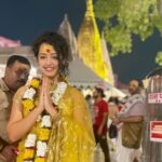 Apsara Rani Instagram - Shri Kashi Vishwanath Darshan🙏🏻 Om Namah Sivaay🙏🏻🧿 Kashi Vishwanath Mandir II काशी विश्वनाथ मन्दिर II