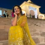 Apsara Rani Instagram - Shri Kashi Vishwanath Darshan🙏🏻 Om Namah Sivaay🙏🏻🧿 Kashi Vishwanath Mandir II काशी विश्वनाथ मन्दिर II