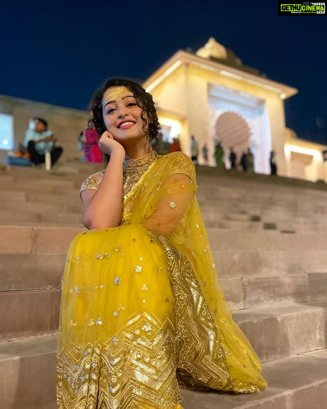 Apsara Rani Instagram - Shri Kashi Vishwanath Darshan🙏🏻 Om Namah Sivaay🙏🏻🧿 Kashi Vishwanath Mandir II काशी विश्वनाथ मन्दिर II