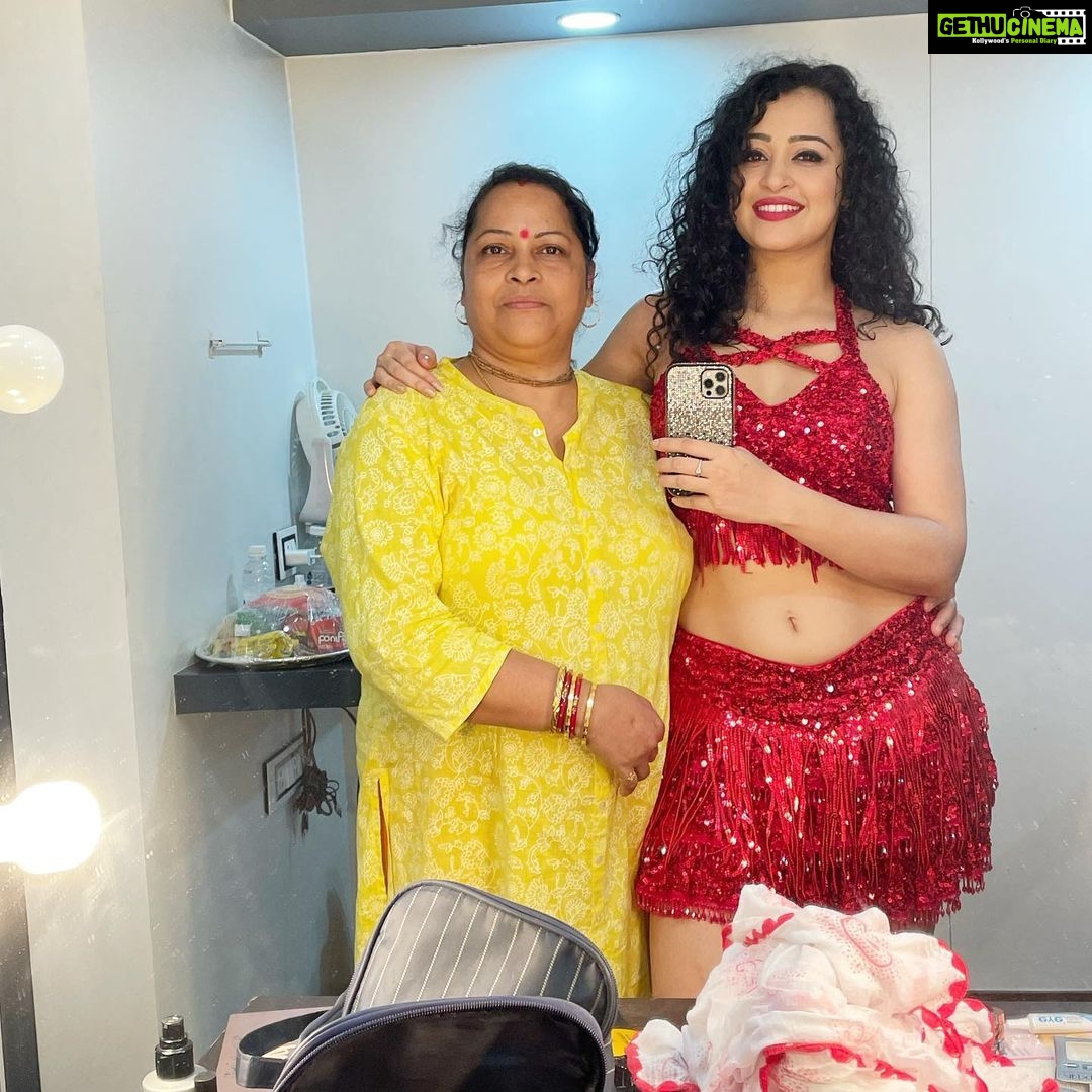 Apsara Rani Instagram - Catch me performing today at BIGGBOSS nonstop GRAND FINALE on @disneyplushotstar and @starmaa at 6pm @officialbigboss6telugu @biggboss_nonstop_telugu @biggbossnonstopupdates