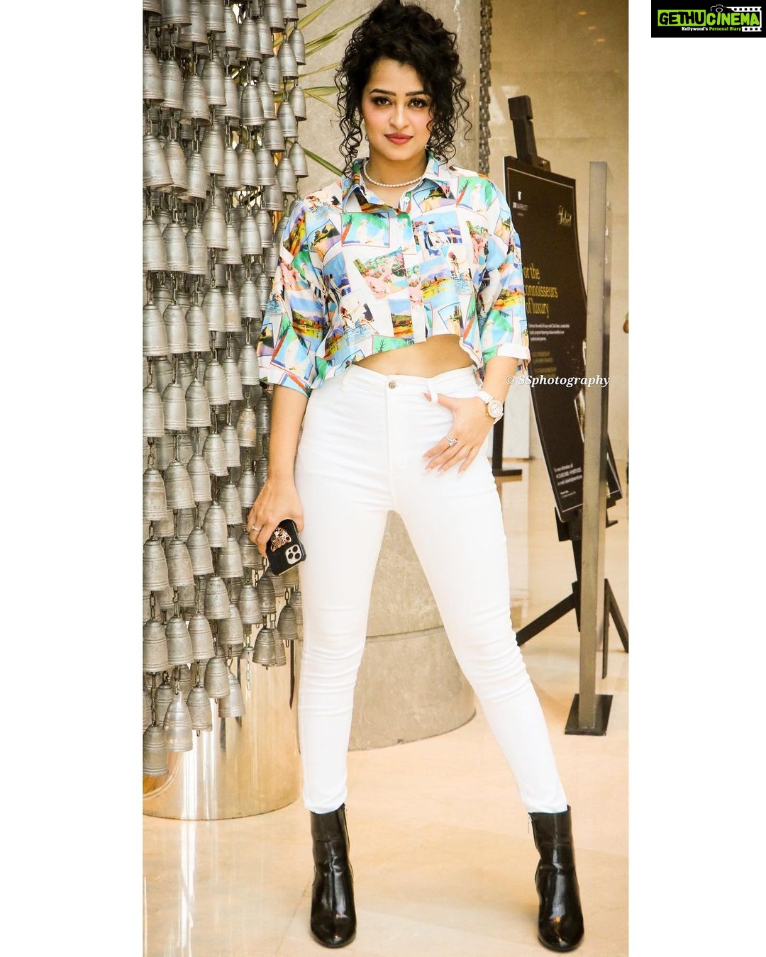 Apsara Rani Instagram - Good morning💙 📸- @pics_by_subho JW Marriott Hotel Kolkata