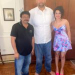 Apsara Rani Instagram - Hahahahaha😂😂😂😂 Repost… @rgvzoomin Giddu Ram, Gaint Khali and DANGEROUS @apsararaniofficial_ while doing promotion in Delhi