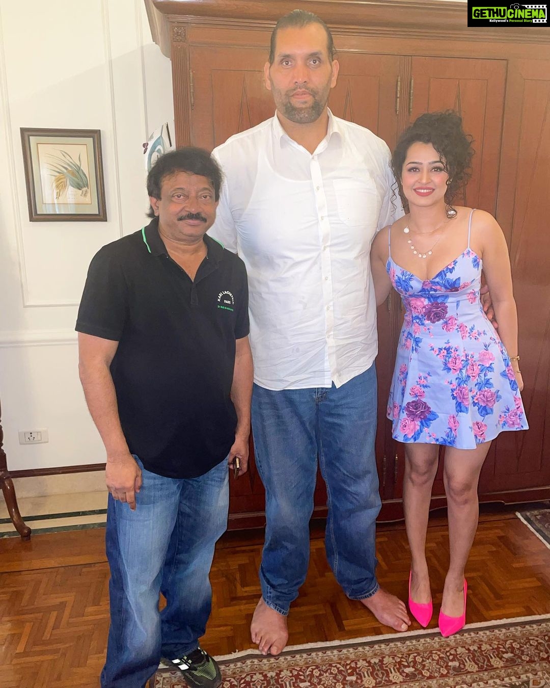 Apsara Rani Instagram - Hahahahaha😂😂😂😂 Repost… @rgvzoomin Giddu Ram, Gaint Khali and DANGEROUS @apsararaniofficial_ while doing promotion in Delhi