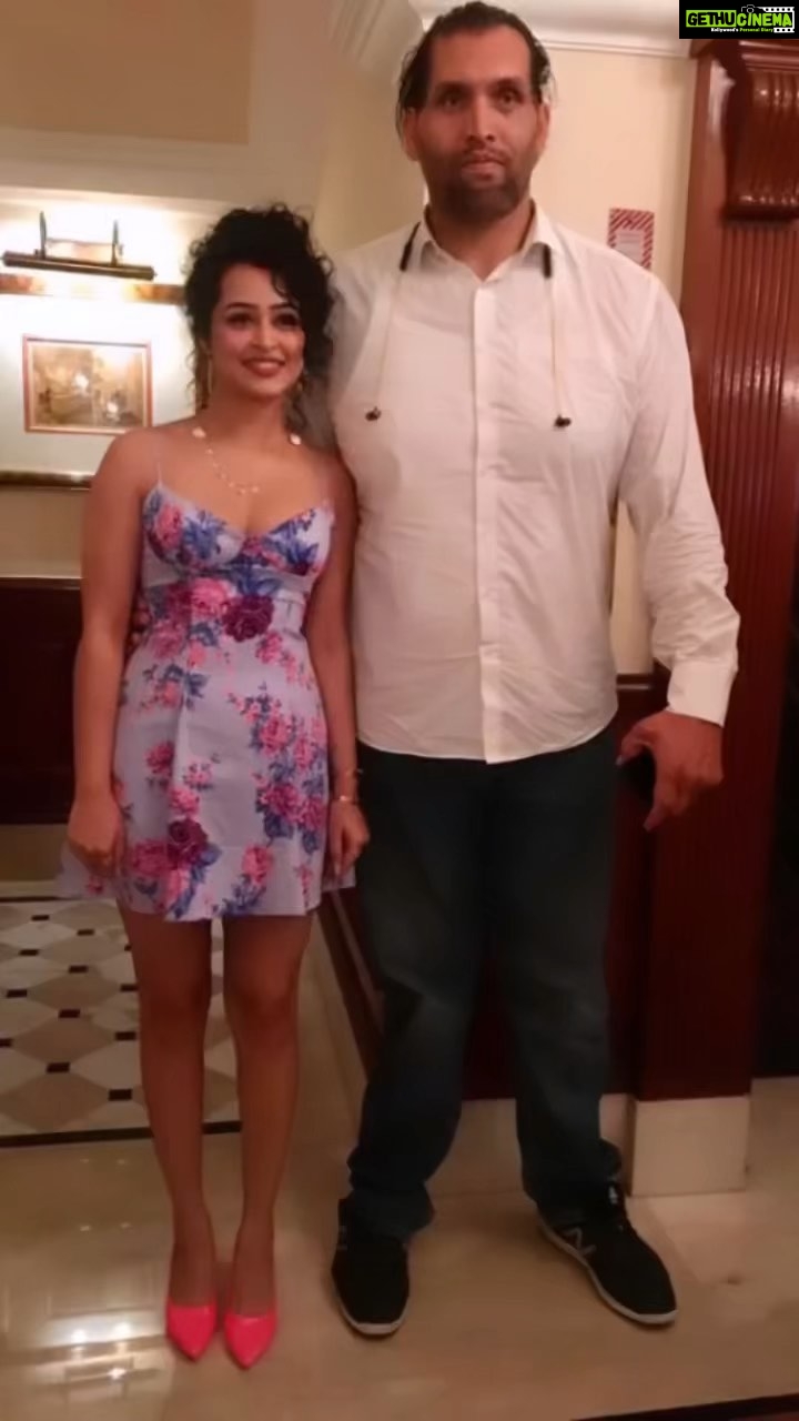 Apsara Rani Instagram - I’m truely DANGEROUS😈 Posted @withregram • @rgvzoomin To defend myself from the DANGEROUS girl @apsararaniofficial_ I got the ULTRA DANGEROUS KHALI but he also sided with her 😢😢😢 Delhi, India