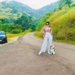 Apsara Rani Instagram – Zindagi ek safar hai suhaaana❤️🐶🐾
@princeharry18_ 
.
.
. 
#roadtrip #familyfirst #harrythebeagle #apsara #apsararani