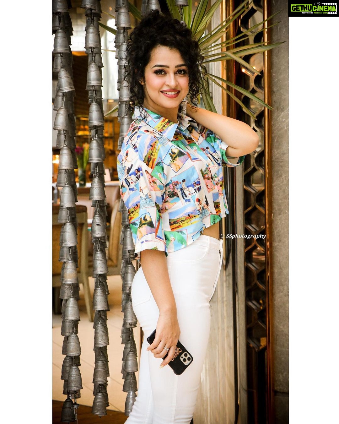Apsara Rani Instagram - Good morning💙 📸- @pics_by_subho JW Marriott Hotel Kolkata