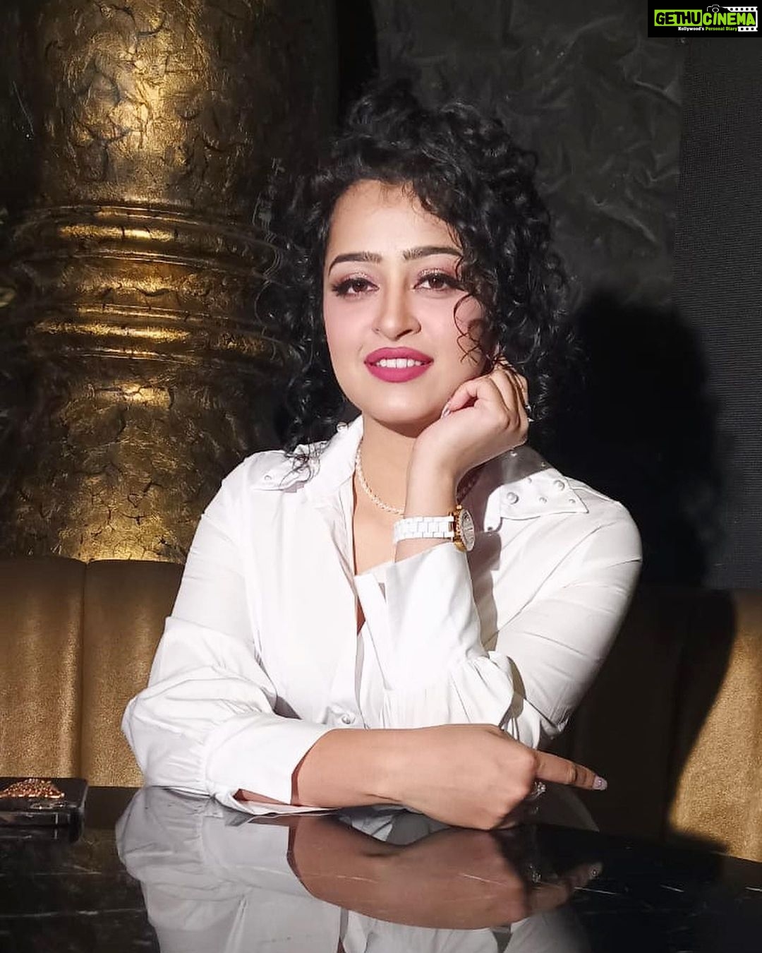 Apsara Rani Instagram - KHATRA:DANGEROUS press meet in Calcutta today ❤️ 📸- Tamonash Mukherjee . . . #dangerous #dangerousgirls #ramgopalvarma #dangerous8thapril #apsara #apsararani #nainaganguly #indiancinema #filmindustry #film JW Marriott Hotel Kolkata