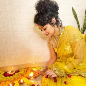 Apsara Rani Instagram - Happy Diwali to all of you and your Loved ones 🪔🎊🎉 May the festival of lights bring you happiness and everything you wish for ❤️🎊🎉🤗🪔🪔🪔🪔🪔🪔 . . . #happydiwali #apsara #apsararani #actress