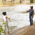 Apsara Rani Instagram - Sharing a moment behind the scene between RGV sir @rgvzoomin and me, from Dangerous 😍 He was explaining me the scene😍 I loved working with him and learnt so much💯❤️ DANGEROUS coming soon🔥