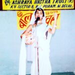 Apsara Rani Instagram - ‘Mai Ganga hun, Bhagirath ki madad se mai dharti par aayi hun, Jan kalyaan mera param dharm hai, Muje maili mat karo’ This was my dialogue for the fancy dress I participated in my school, and won First Prize💯 Sharing some lovely priceless memories of my school life❤️ #FancyDress #Childhood #Memories #Ganga #throwback