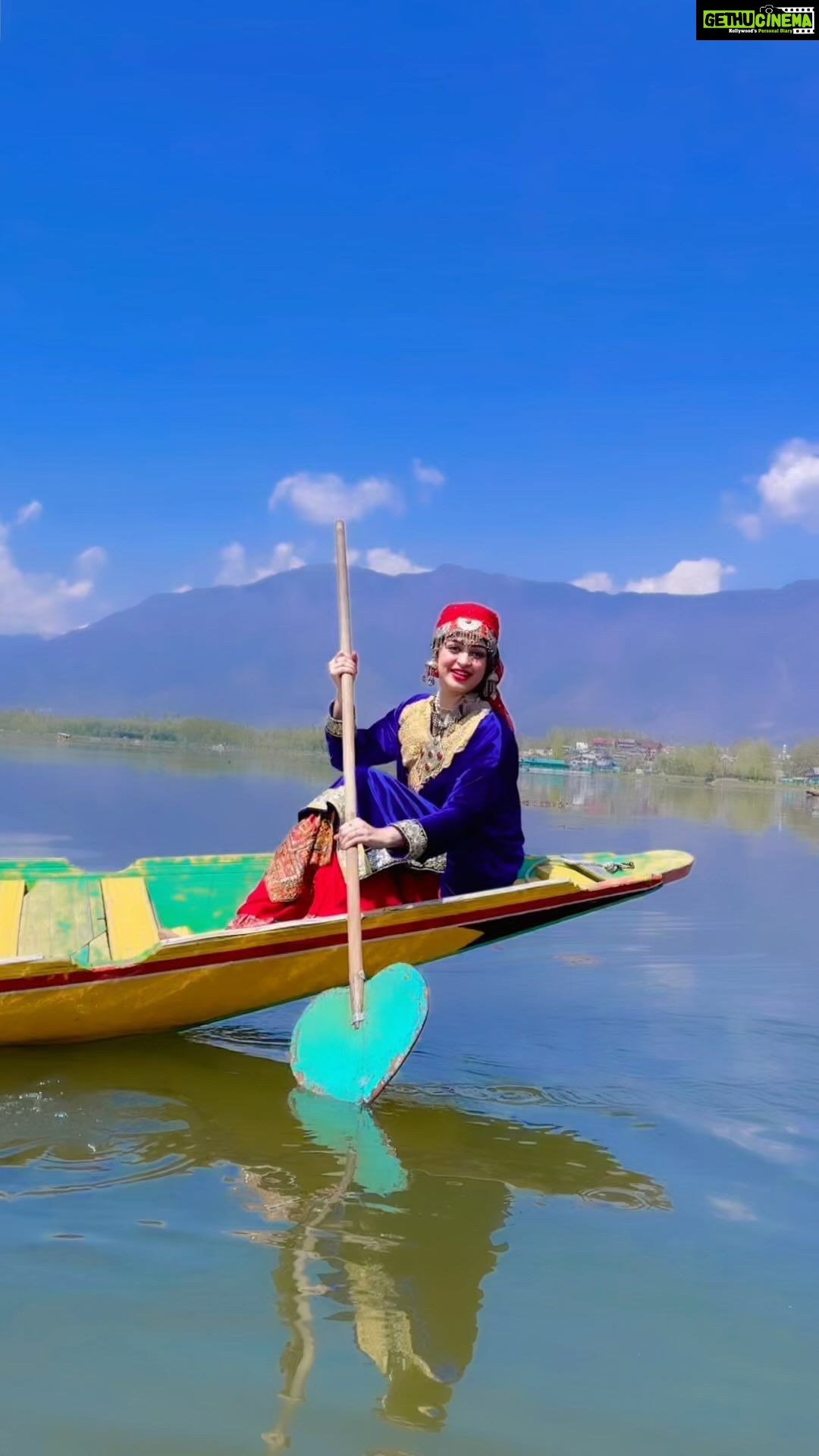 Apsara Rani Instagram - Jheelon ka sheher❤️⛵️ . . Video credits @moona.rijal ❤️