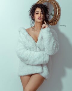 Apsara Rani Instagram - Happy Sunday🤍