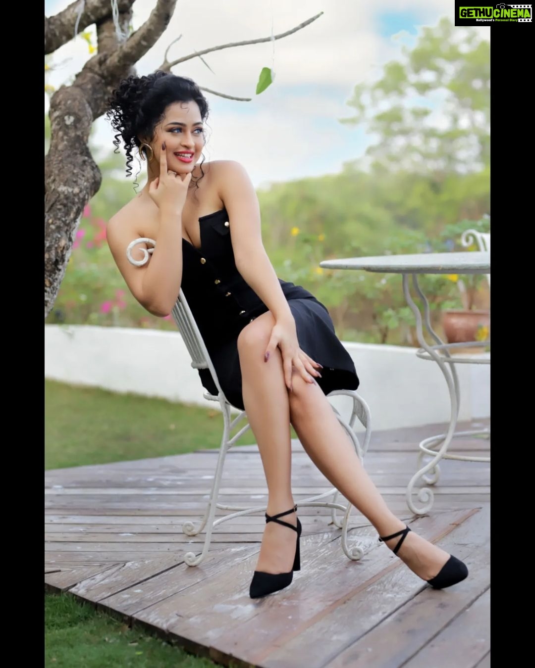 Apsara Rani Instagram - "A woman is like a tea bag; you never know how strong it is until it’s in hot water." Actress &Model: @apsararaniofficial_ #andyphotography_official #models #fashionmodel #smile ##rgv #rgvlife #apsararanisexy #eyelash #facialexpression #ramgopalvarma #flashphotography #dress #makeover #happy #modeling #blackhair #sexymodel #earrings #longhair #eyeshadow #jewellery #beauty #apsararani #fashionmodel #brownhair #fahionphotography India
