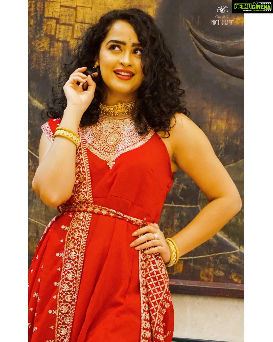 Apsara Rani Instagram - Why burn a patakha when you can be one!๐ฅ Happy Diwali to all of you, have a safe and fun Diwali๐ช๐๐๐ ๐ธ @you_and_iphotography . . . #apsara #apsararani #diwali #diwalioutfit #diwalicelebration