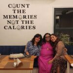 Archana Suseelan Instagram - Happiness is meeting an old friend after long time and feeling that nothing has changed 🥰🥰 Love you Didi and Amma 🤗 Summer Town Resto Cafe