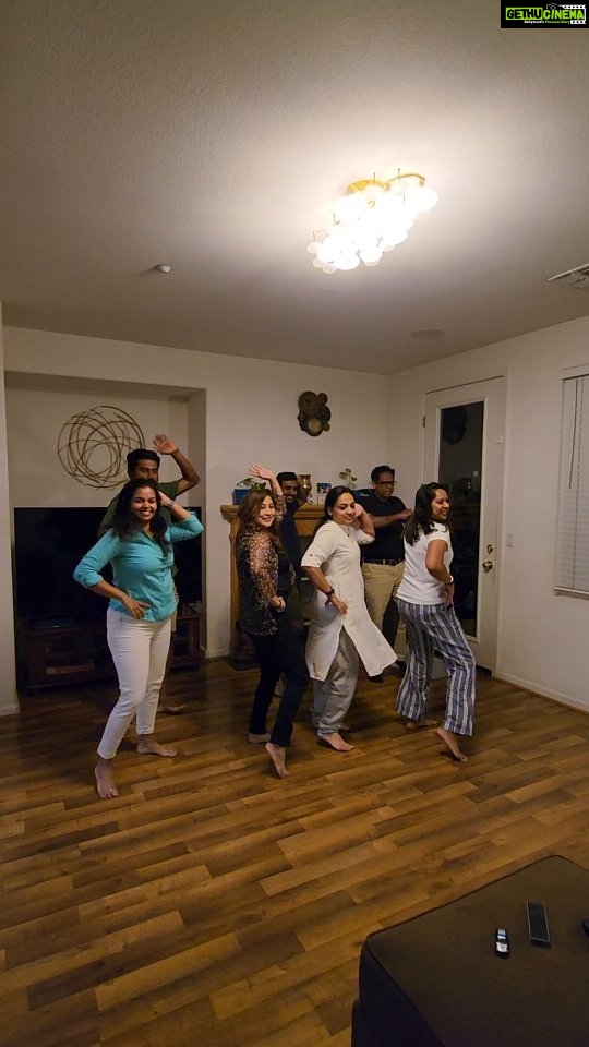 Archana Suseelan Instagram - Reel time 🤪 With @zsreels #funtimes #friends #friendslikefamily #dinner #reels #reelfriends