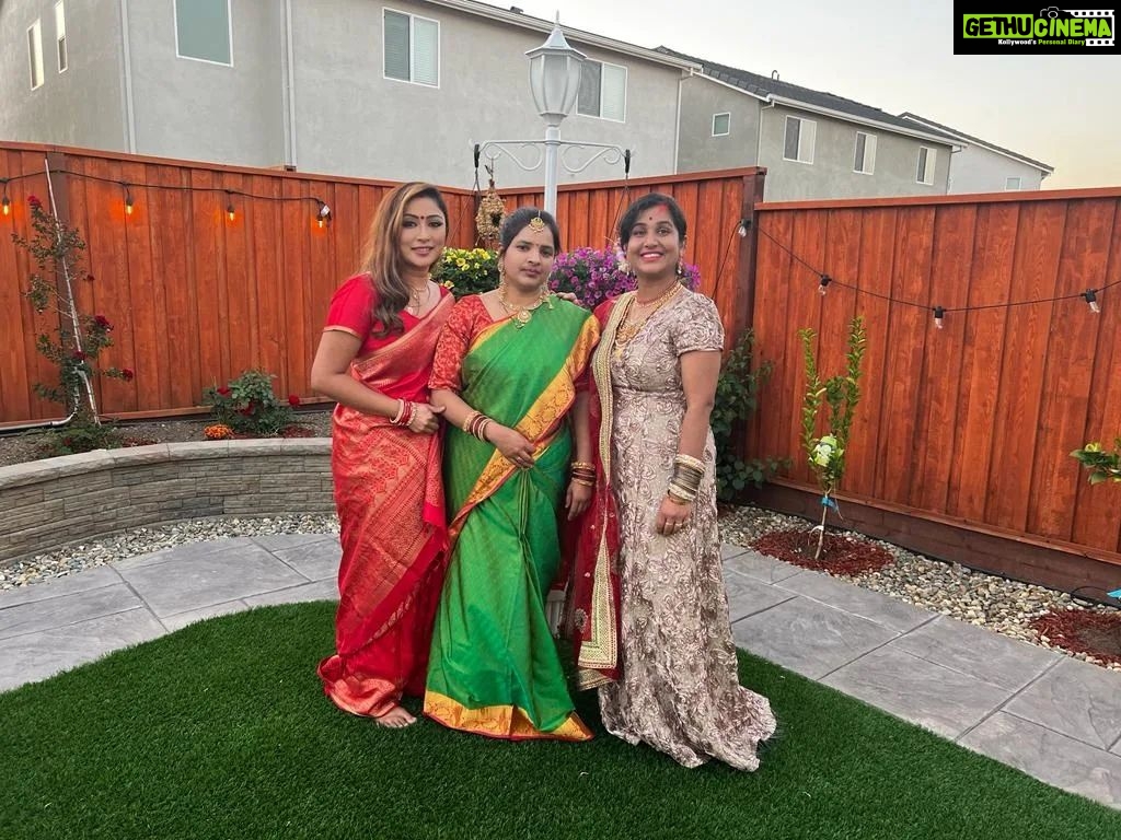 Archana Suseelan Instagram - This Karwachauth was very special .. with friends. Happy Karwachauth to all