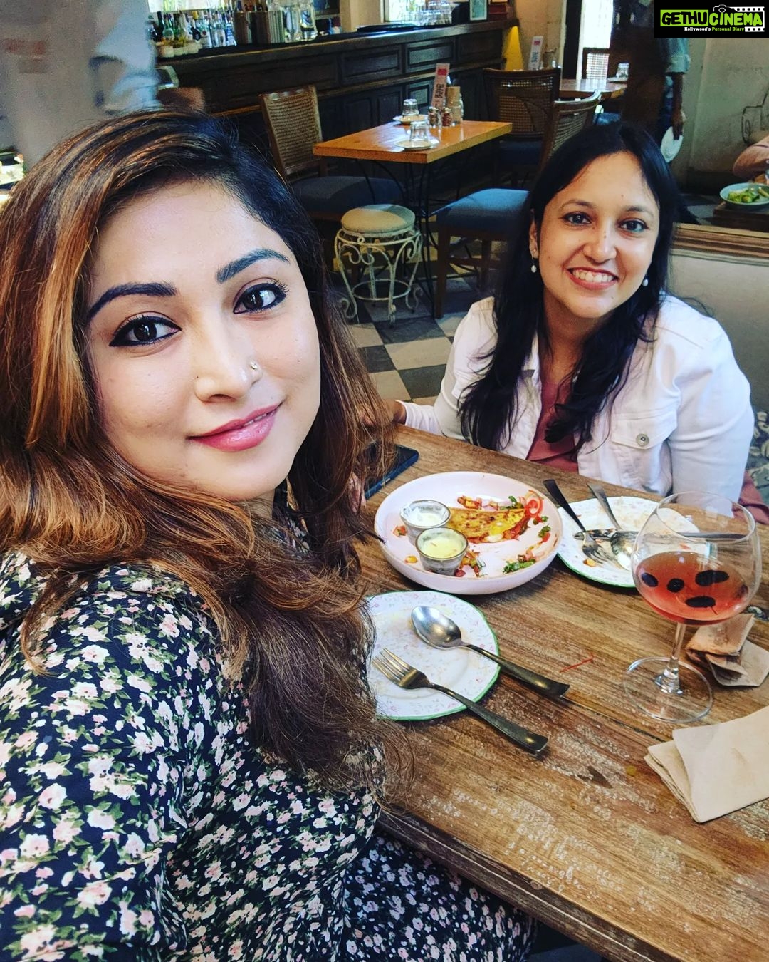 Archana Suseelan Instagram - There's something about childhood friends that you just can't replace 🥰🥰 @neha_mits Homemade Cafe Juhu