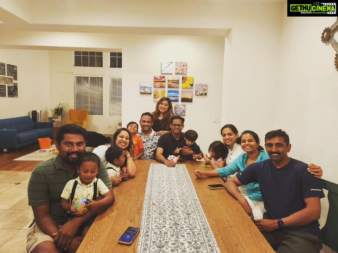 Archana Suseelan Instagram - Had lovely evening with friends and our eccma family ...thanks @zareenasiraj