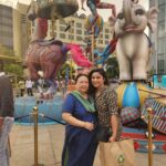 Archana Suseelan Instagram - Shopping time 🤩 with mom @leenasuseelan and sweet sister in law @arpitha_gowda22 #shopping #bangalore #familytime #phoenix #shoppinglovers Phoenix Marketcity Bangalore