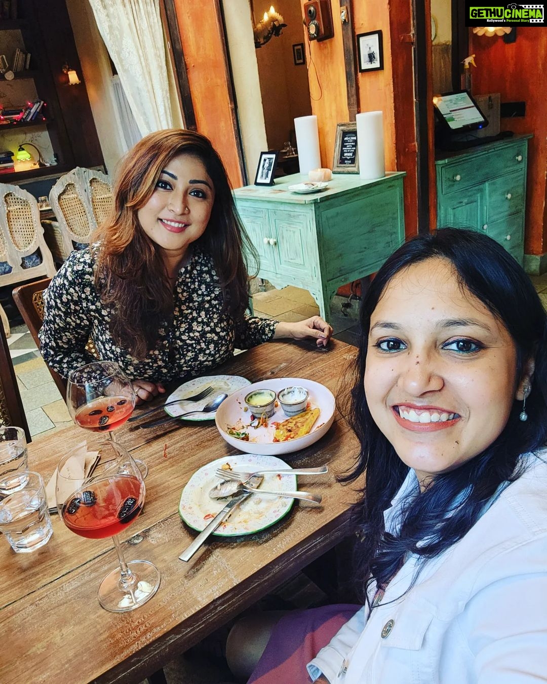 Archana Suseelan Instagram - There's something about childhood friends that you just can't replace 🥰🥰 @neha_mits Homemade Cafe Juhu