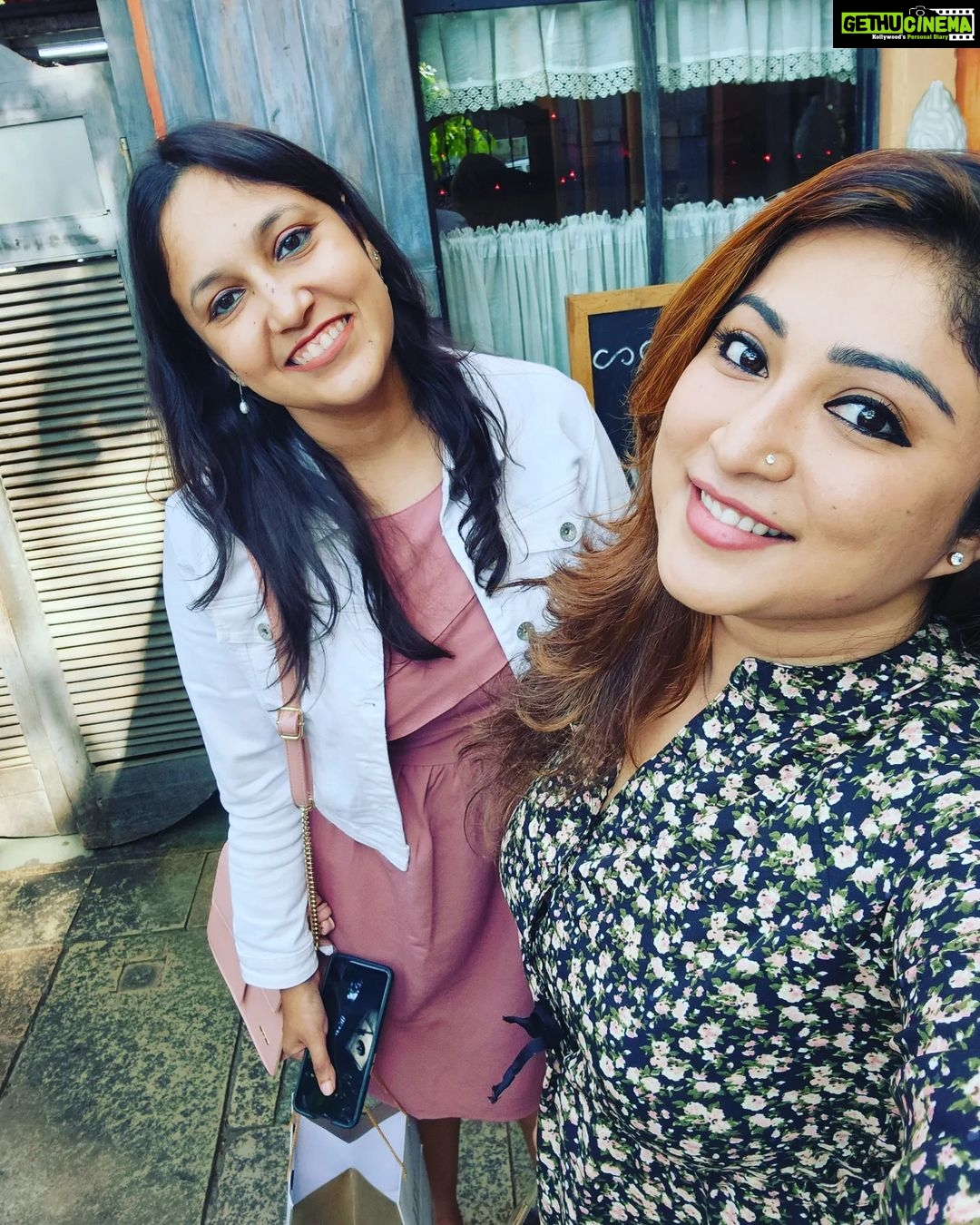 Archana Suseelan Instagram - There's something about childhood friends that you just can't replace 🥰🥰 @neha_mits Homemade Cafe Juhu