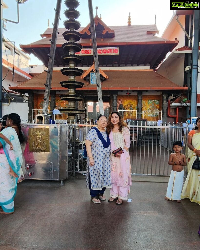 Archana Suseelan Instagram - Guruvayoor temple Darshan 🙏