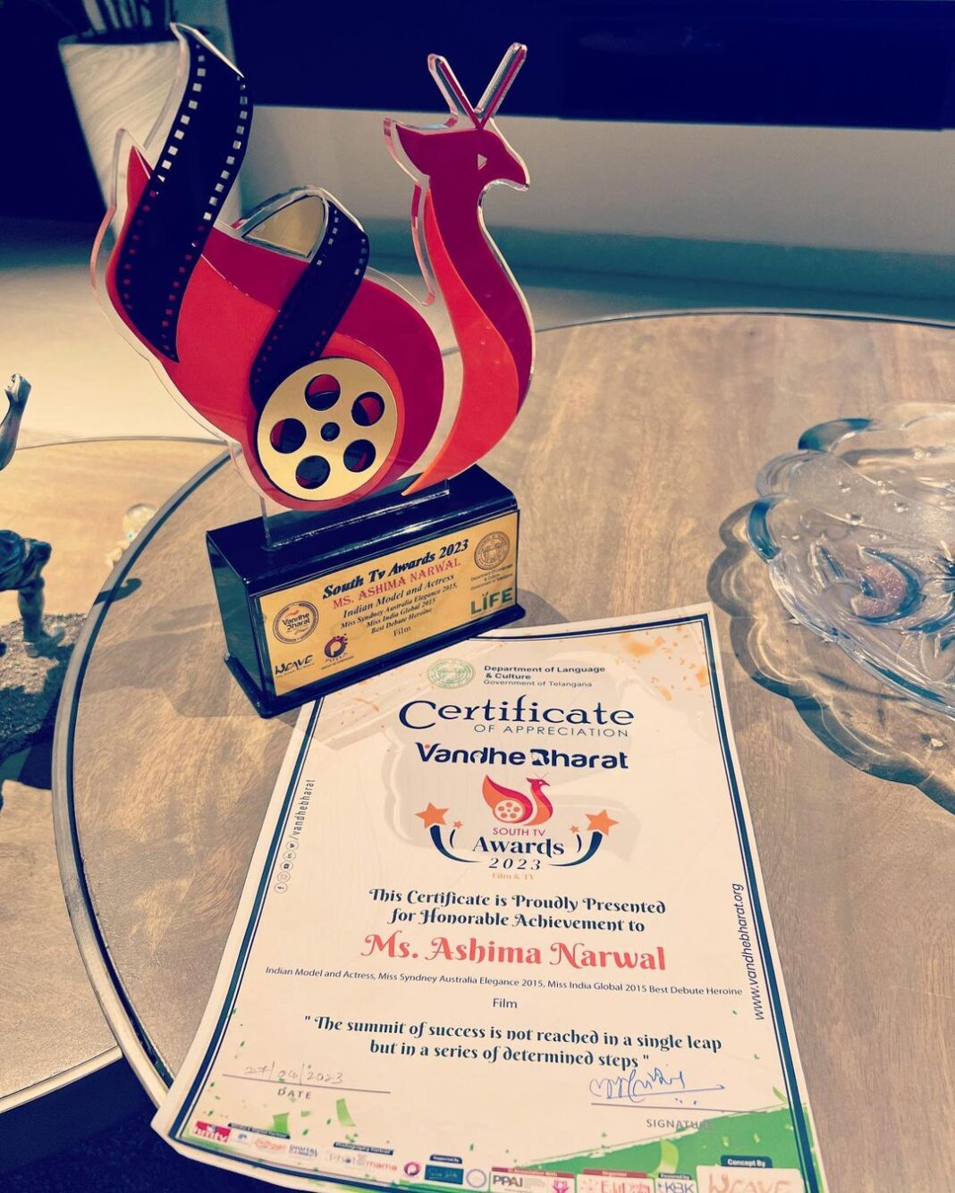 Ashima Narwal Instagram - Thank you so much Vande Bharath South TV Awards 2023 for the best actress award. And thank you to Department of language & culture Government of Telangana for this great honour! Super happy & excited!! Love Ashima 💗💗 Photog @hemanth_kumanan #ashima #ashimanarwal #tollywoodactress #bestactress #southtvawards2023 #vandebharat #indianactresses #model #ig_india #ig_mumbai #ig_delhi #ig_hyderabad Hyderabad