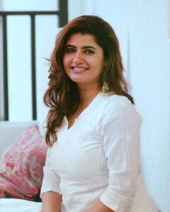 Ashima Narwal Instagram - Wishing you all a very happy Holi! 

Love 

Ashima 

Photog @addiction_to_1.8f 

#holi2023 #indianfestivals #indianwearlove #ashima #ashimanarwal #misssydney #ig_india #ig_hyderabad #ig_chennai #tollywoodcinema #indianactress